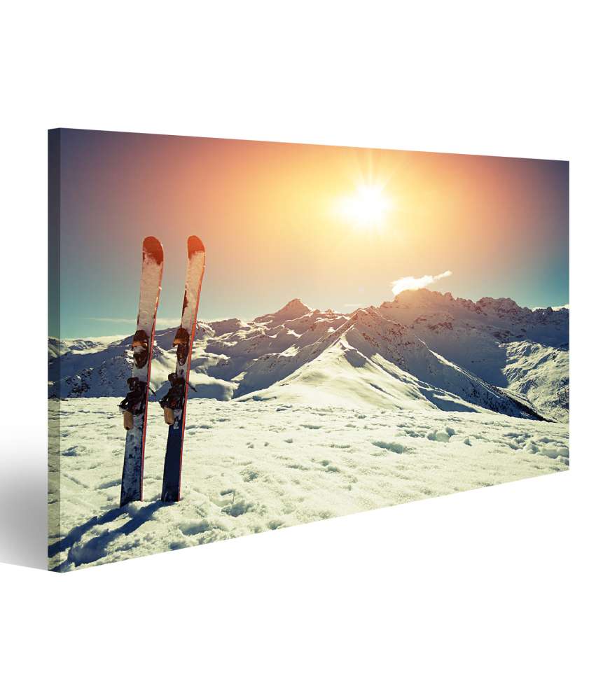 Islandburner Bild auf Leinwand Winterliches Ski-Motiv im Gebirgspanorama mit Schneefall