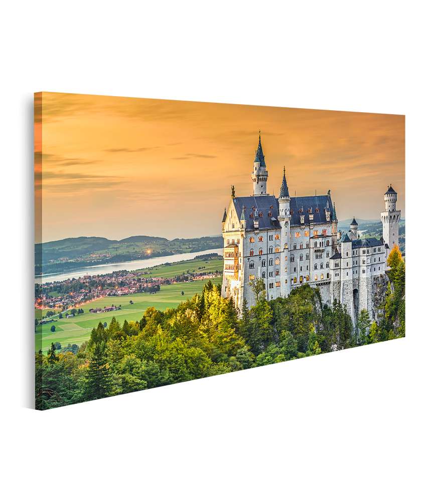 Islandburner Bild auf Leinwand Majestätisches Schloss Neuschwanstein vor der Kulisse der Bayerischen Alpen, Deutschland