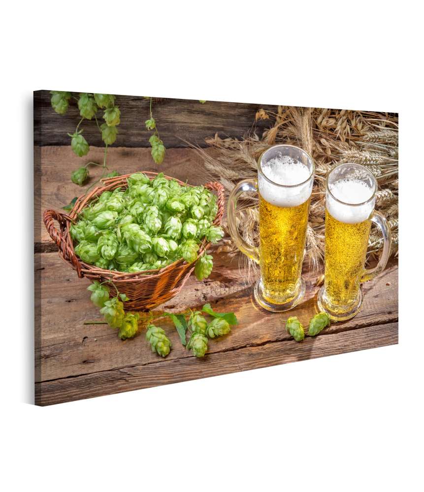 Islandburner Bild auf Leinwand Gebrautes Bier mit frischem Hopfen im Korb dargestellt auf dem Wandbild