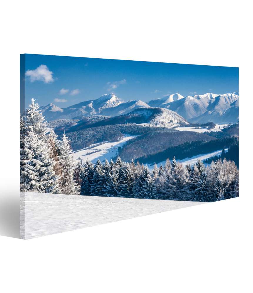 Islandburner Bild auf Leinwand Sonnenbeschienene, verschneite Berglandschaft in der Slowakei als Wandbild