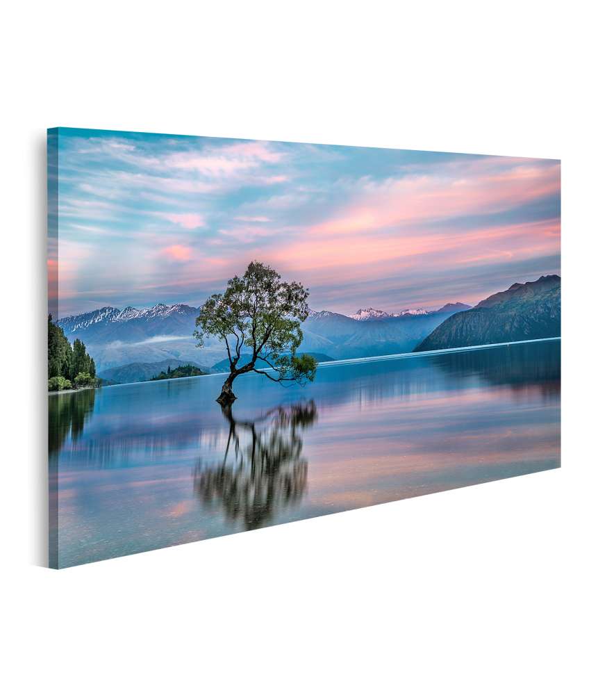 Islandburner Bild auf Leinwand Sonnenaufgang am Wanaka-See mit nebligem Bergpanorama in Neuseeland