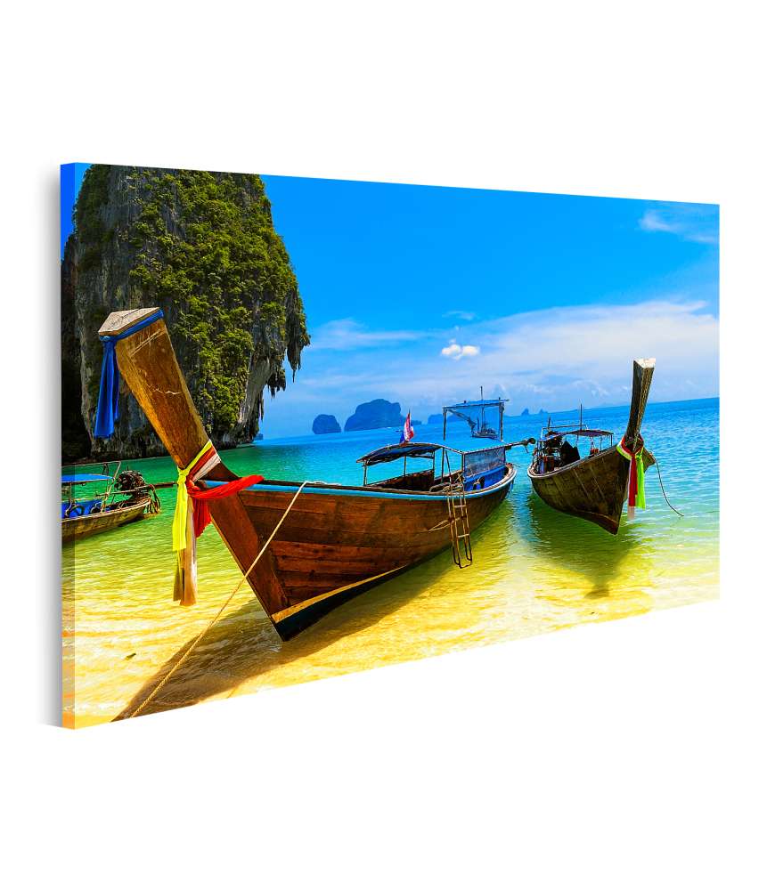 Islandburner Bild auf Leinwand Sommerliche Strandlandschaft in Thailand mit blauem Wasser und Himmel