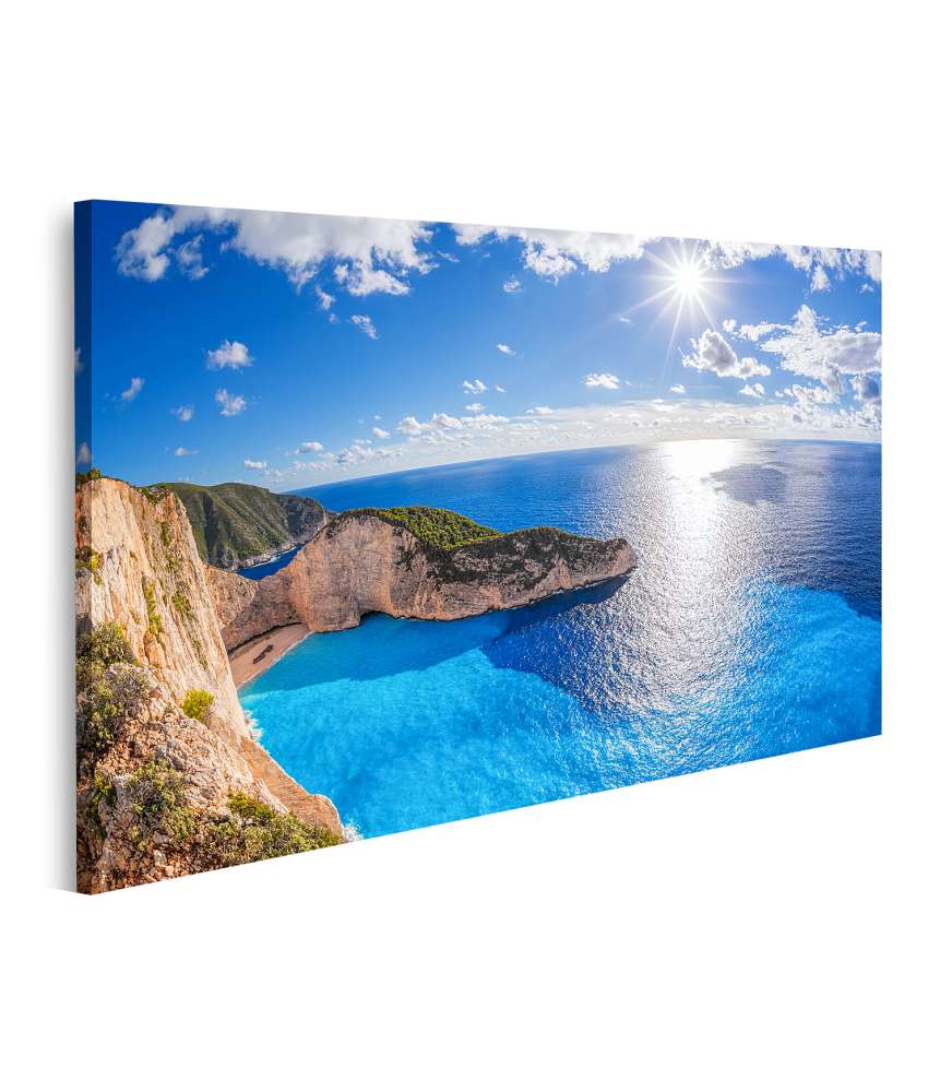 Islandburner Bild auf Leinwand Sonnenuntergang am Navagio-Strand mit Schiffswrack, Insel Zakynthos, Griechenland