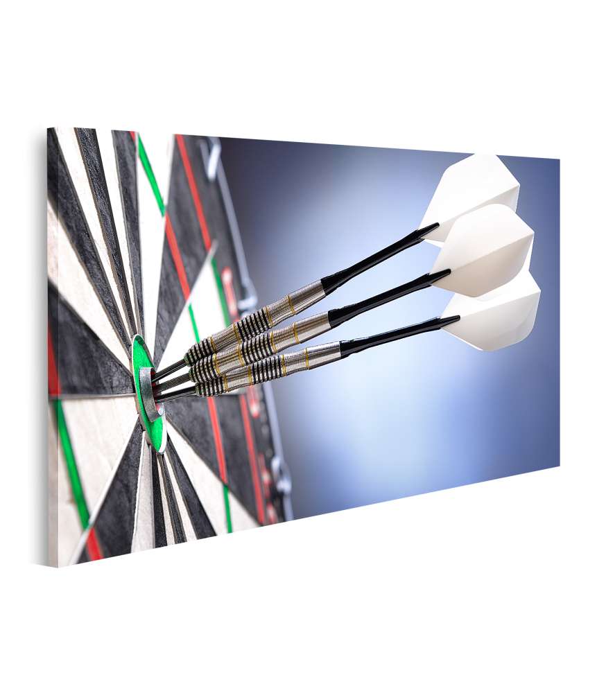 Islandburner Bild auf Leinwand Drei Darts zielen perfekt auf das Bullseye einer Dartscheibe