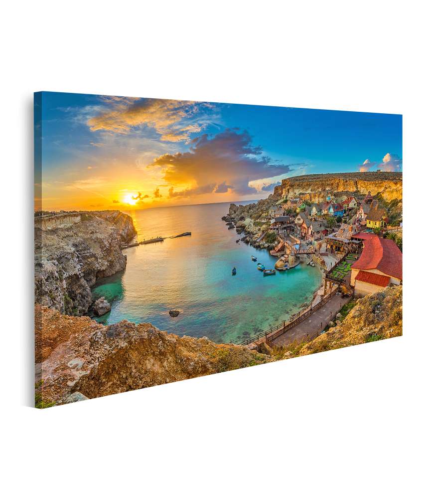 Bild auf Leinwand Blick auf Popeye-Dorf und Anchor Bay in Mellieha, Malta bei Sonnenuntergang