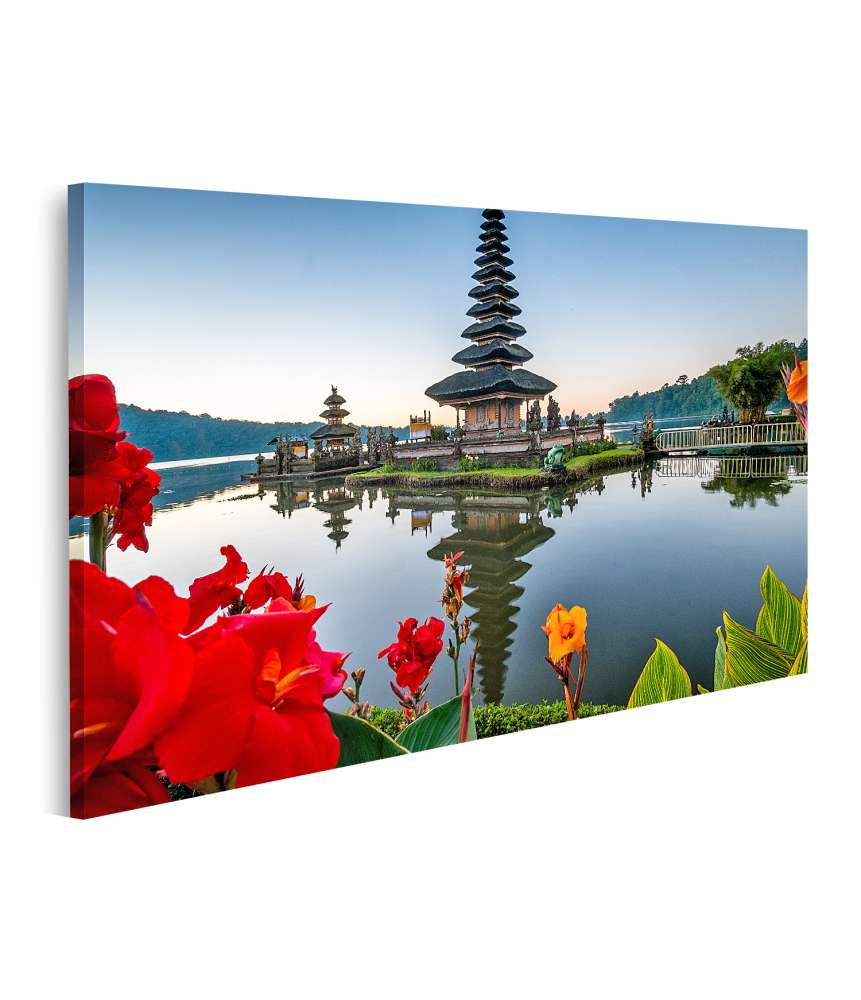 Islandburner Bild auf Leinwand Wandbild von Ulun Danu Bratan Tempel in Bali, umgeben von Blumengarten