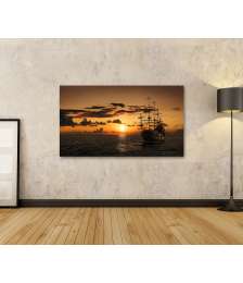 Bild auf Leinwand Piratenschiff auf offener See bei malerischem Sonnenuntergang