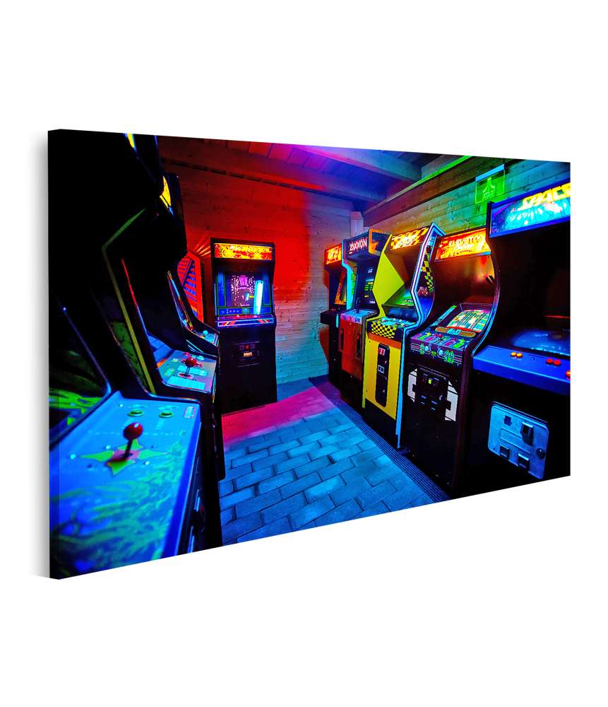 Islandburner Bild auf Leinwand Redaktionsraum mit Wandbild alter Arcade-Videospiele der 80er in Prag, Tschechien