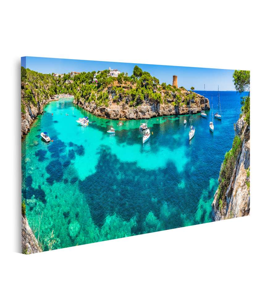 Islandburner Bild auf Leinwand Panoramablick auf die malerische Bucht und den Strand von Cala Pi, Mallorca