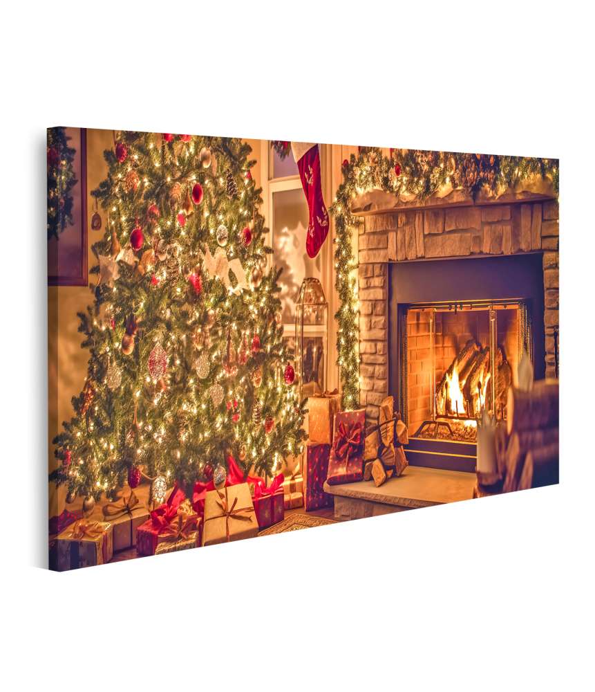 Islandburner Bild auf Leinwand Innenraum mit weihnachtlich dekoriertem Baum, Geschenken, Kamin und Banner