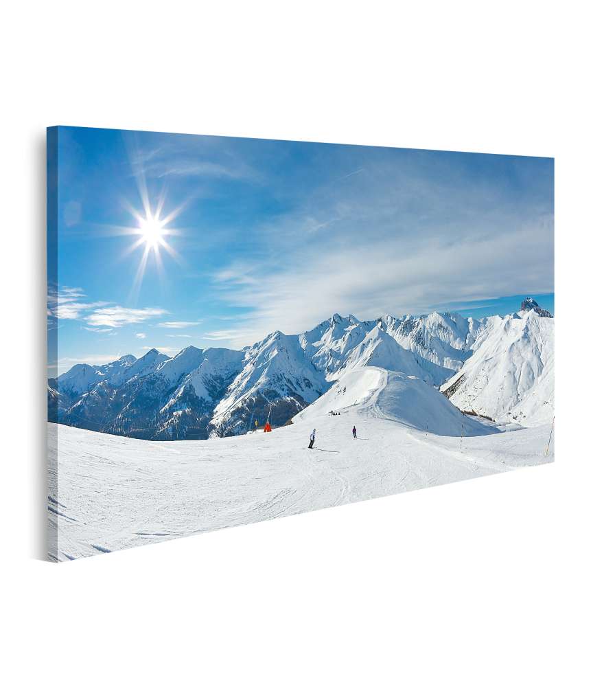 Islandburner Bild auf Leinwand Atemberaubendes Wandbild einer Skipiste in den majestätischen Bergen