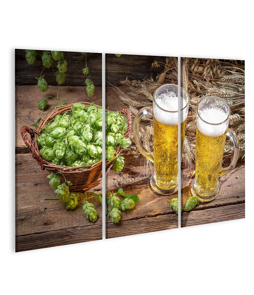 Islandburner Bild auf Leinwand Gebrautes Bier mit frischem Hopfen im Korb dargestellt auf dem Wandbild