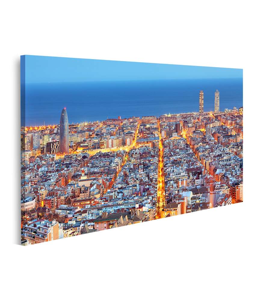 Islandburner Bild auf Leinwand Nächtliche Luftaufnahme der Skyline von Barcelona, Spanien