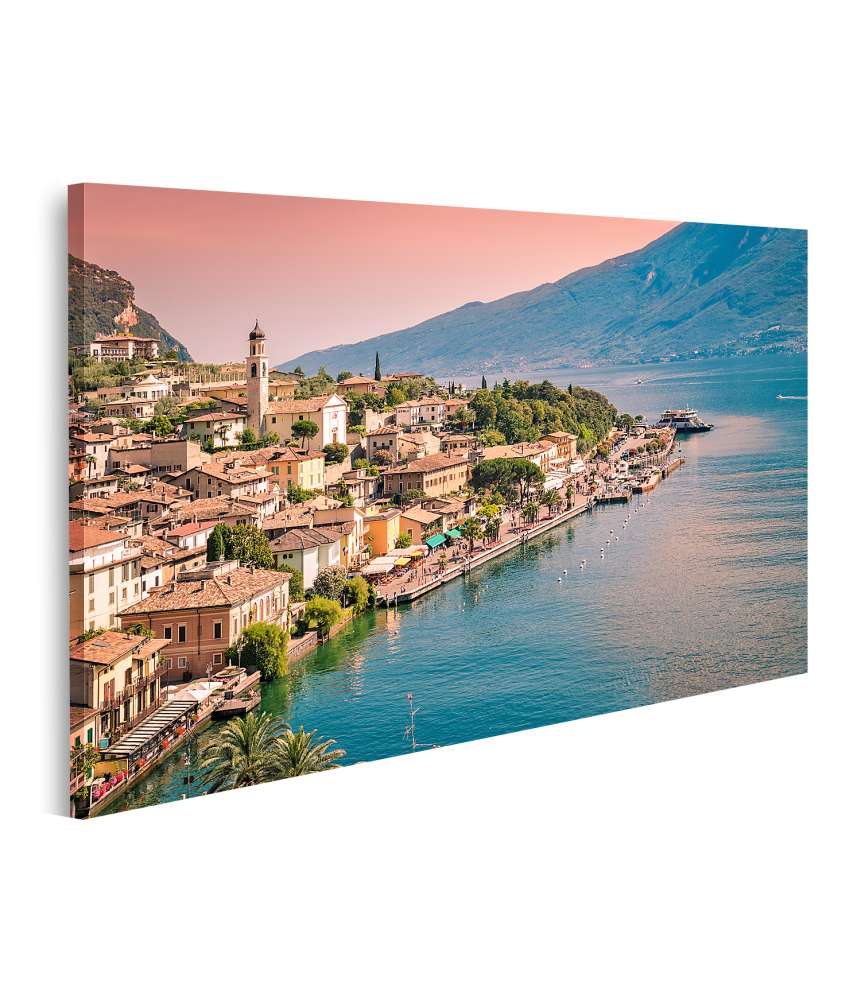 Islandburner Bild auf Leinwand Panoramablick auf Limone Sul Garda, malerische Kleinstadt am Gardasee, Italien