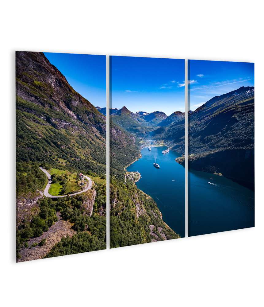 Islandburner Bild auf Leinwand Luftaufnahme des malerischen Geiranger Fjords in Norwegen