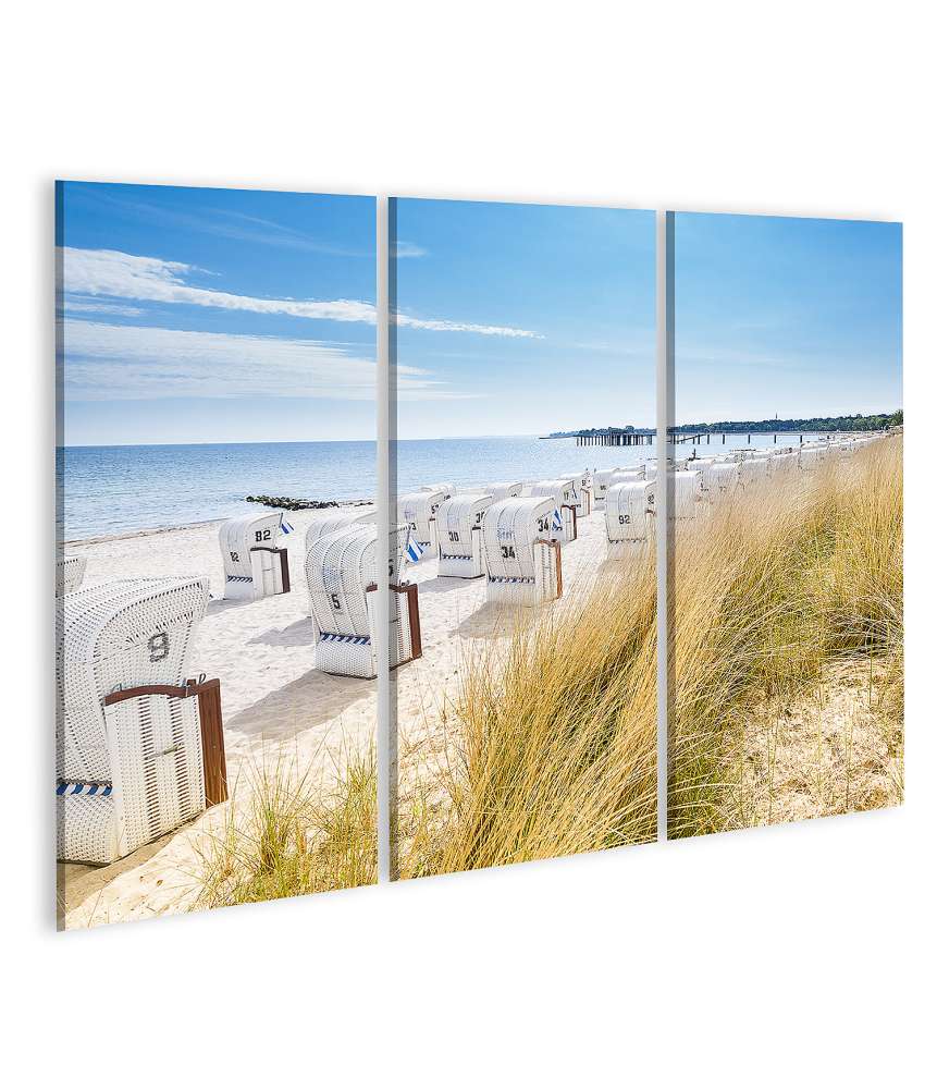 Islandburner Bild auf Leinwand Panoramablick von einer Düne auf Strandkörbe am Nordsee-Ostsee Strand