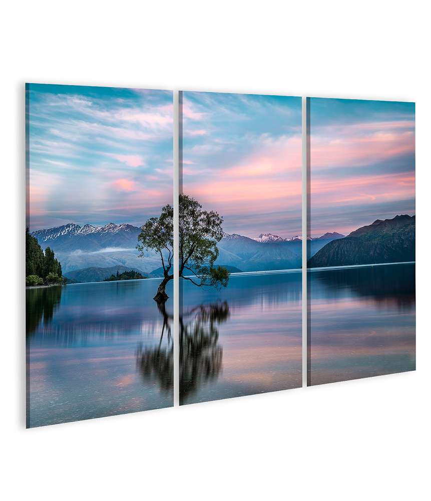 Islandburner Bild auf Leinwand Sonnenaufgang am Wanaka-See mit nebligem Bergpanorama in Neuseeland