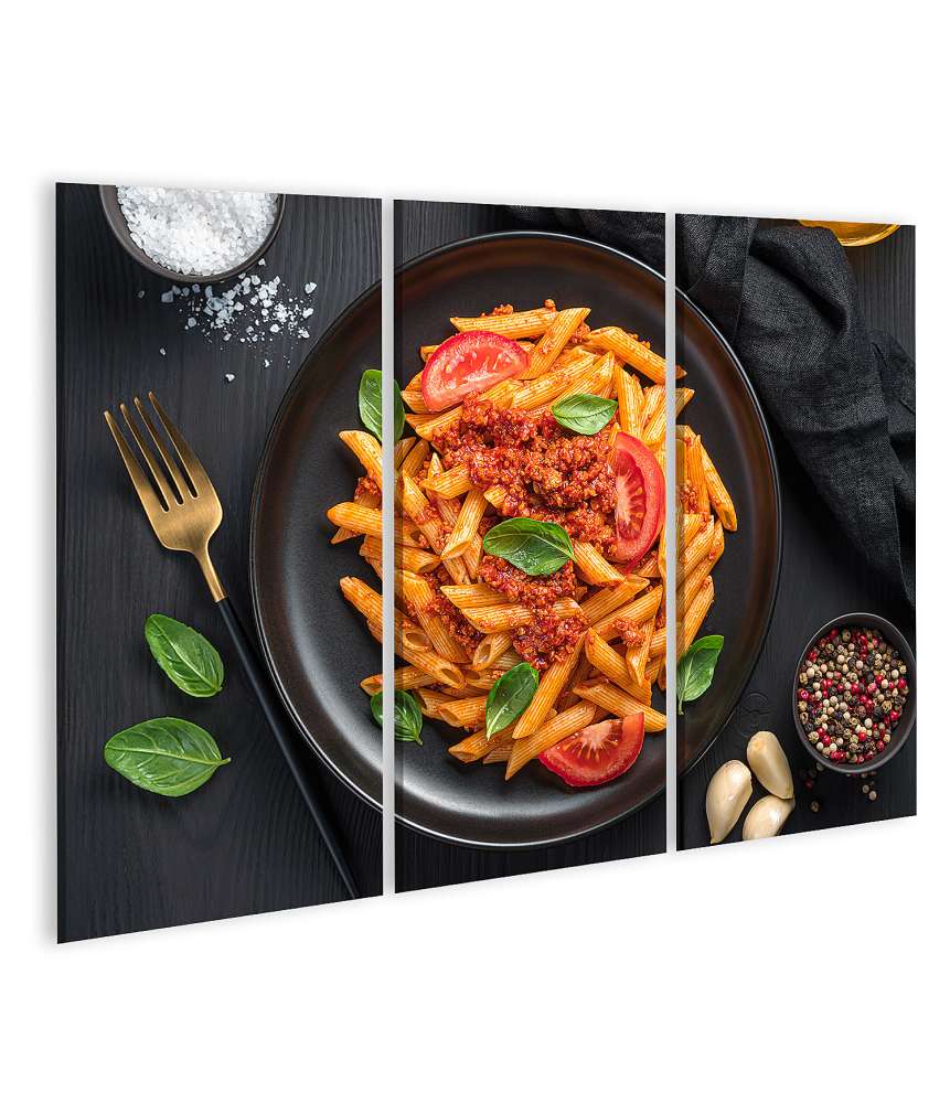 Islandburner Bild auf Leinwand Bolognese-Pasta mit Tomaten und frischem Basilikum - Küchenbild für Restaurants