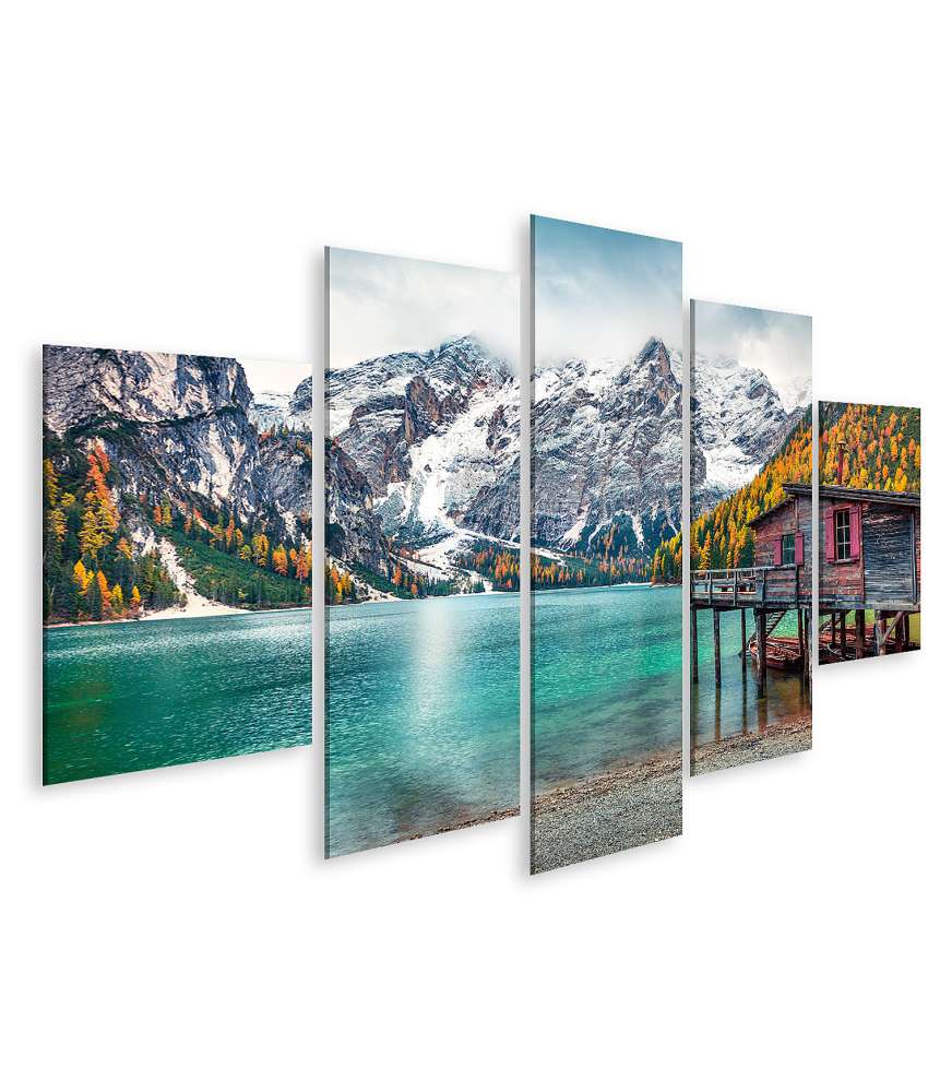 Islandburner Bild auf Leinwand Buntes Wandbild: Bootshütte am Pragser Wildsee mit Seekofel Berg