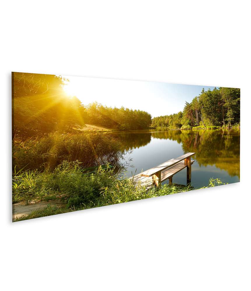 Islandburner Bild auf Leinwand Idyllische Sommerlandschaft mit Waldsee unter strahlendem Sonnenschein