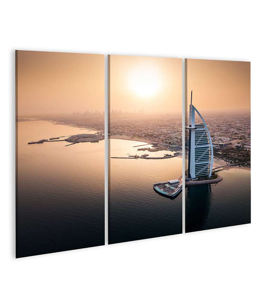 Islandburner Bild auf Leinwand Luftbild von Dubais luxuriöser Skyline und Seaside Hotels beim Sonnenaufgang