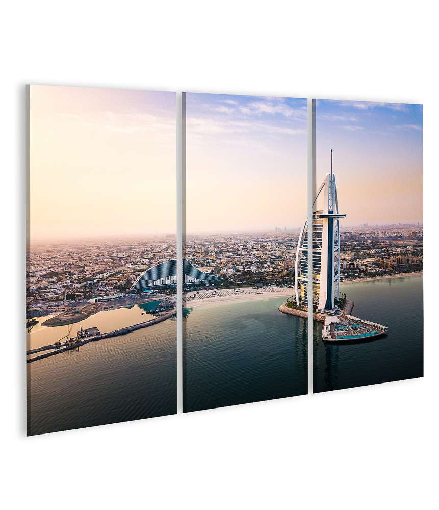 Islandburner Bild auf Leinwand Sonnenaufgang über Dubais Küsten-Skyline und dem Luxushotel Burj Al Arab