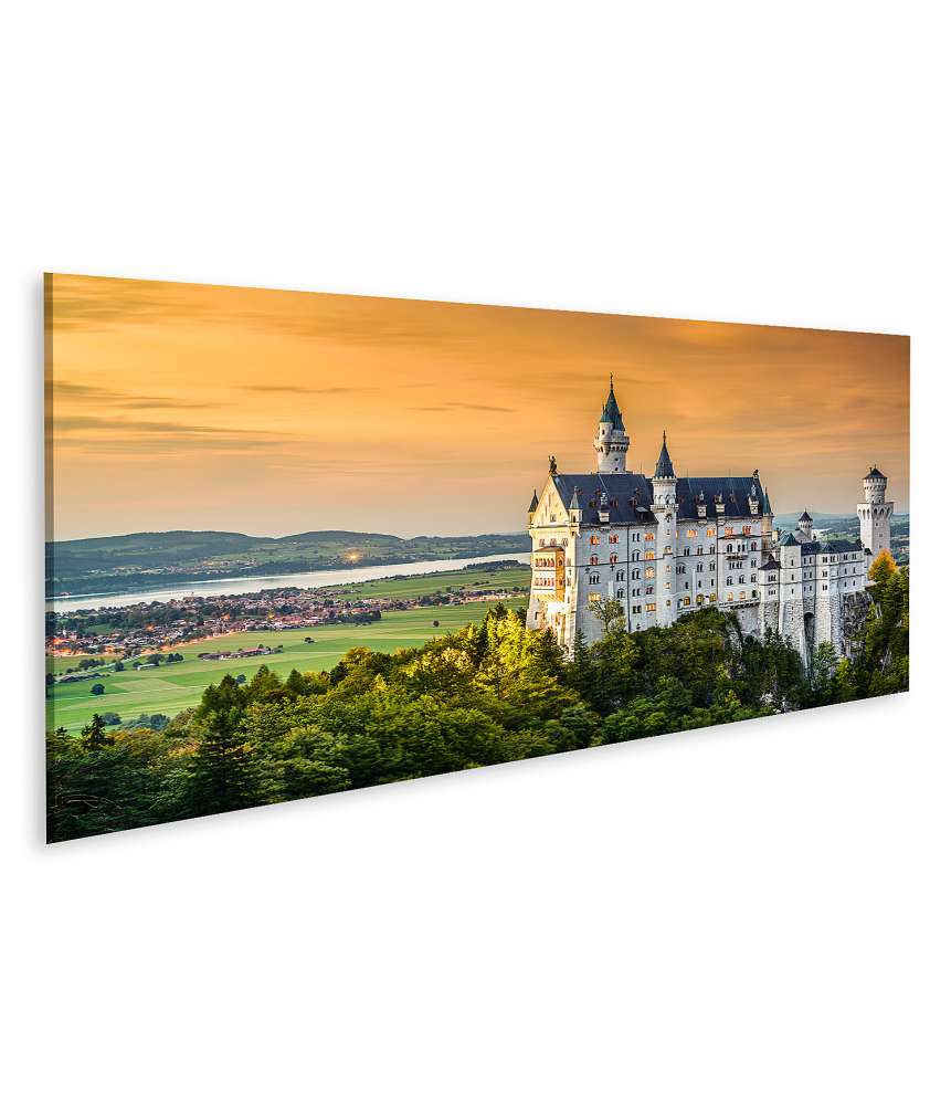 Islandburner Bild auf Leinwand Majestätisches Schloss Neuschwanstein vor der Kulisse der Bayerischen Alpen, Deutschland