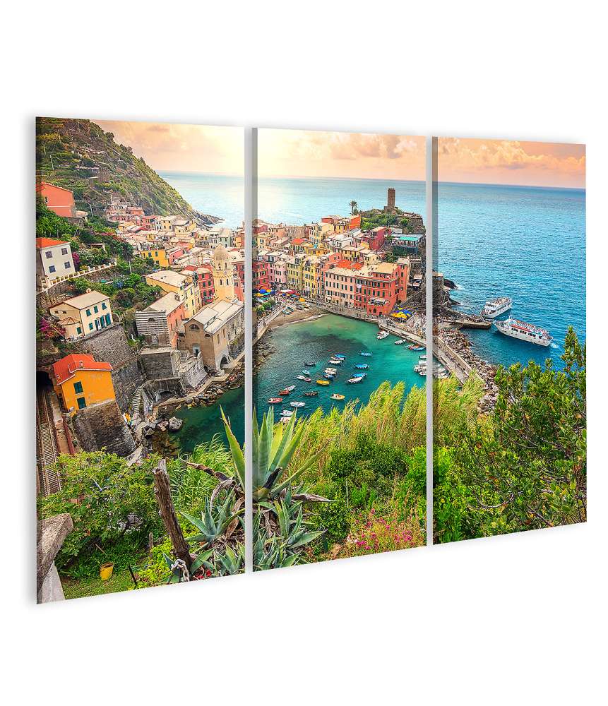 Islandburner Bild auf Leinwand Atemberaubender Sonnenaufgang über dem malerischen Dorf Vernazza, Cinque Terre, Italien