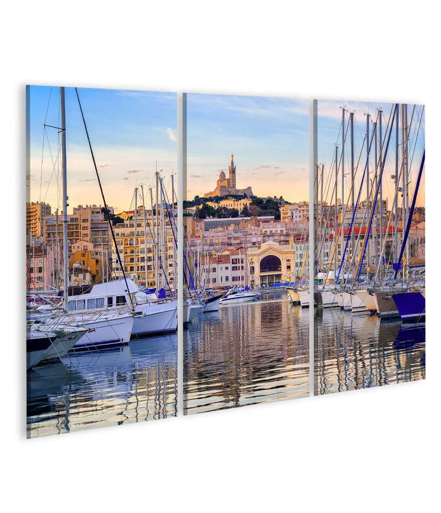 Islandburner Bild auf Leinwand Reflektierende Yachten im alten Hafen von Marseille, Frankreich