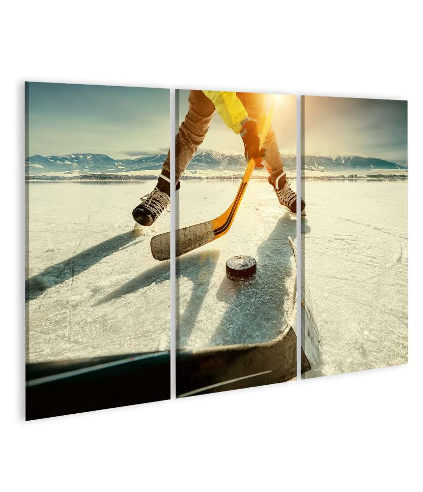 Islandburner Bild auf Leinwand Dynamischer Eishockey-Moment auf einem gefrorenen See dargestellt