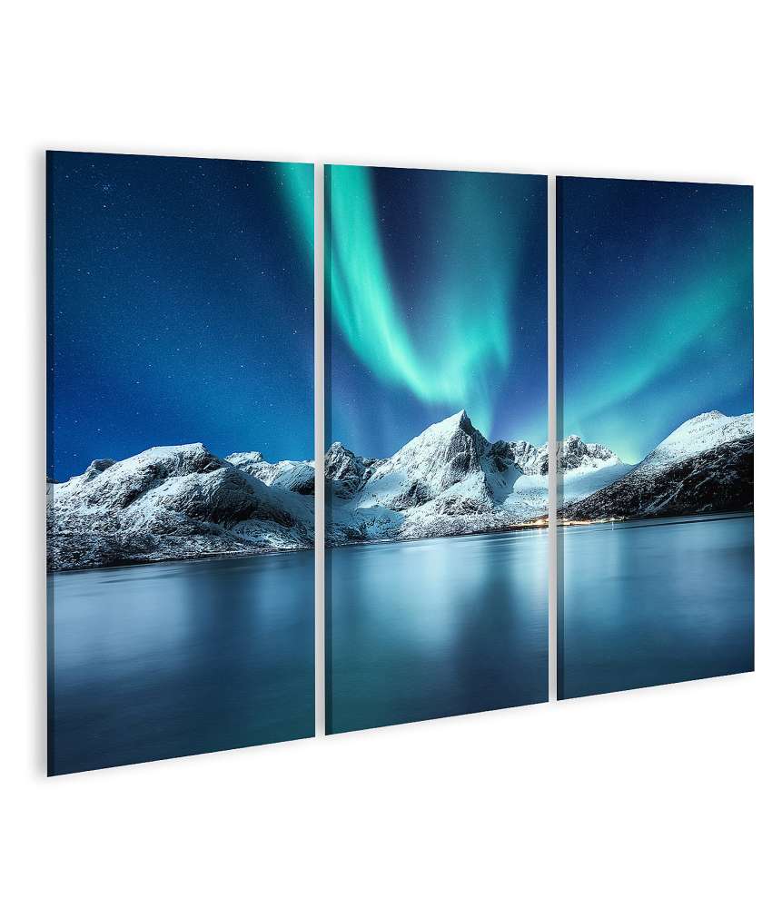 Islandburner Bild auf Leinwand Nordlichter reflektieren auf Berglandschaft der Lofoten Inseln, Norwegen