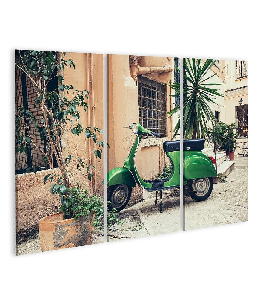 Islandburner Bild auf Leinwand Alte italienische Vespa lehnt an einer Wand in Italien