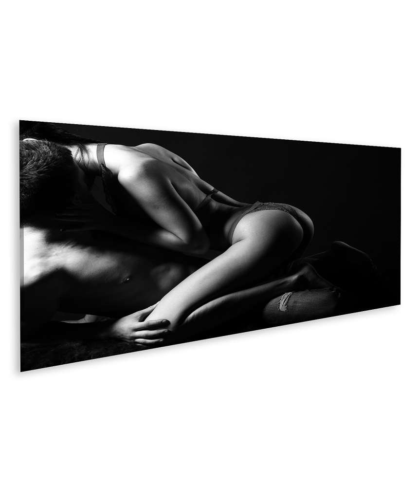 Bild auf Leinwand Junges Paar im Bett: Frau in Spitzen-Dessous, Mann in Schwarz-Weiß-Erotikbild