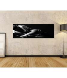 Bild auf Leinwand Junges Paar im Bett: Frau in Spitzen-Dessous, Mann in Schwarz-Weiß-Erotikbild