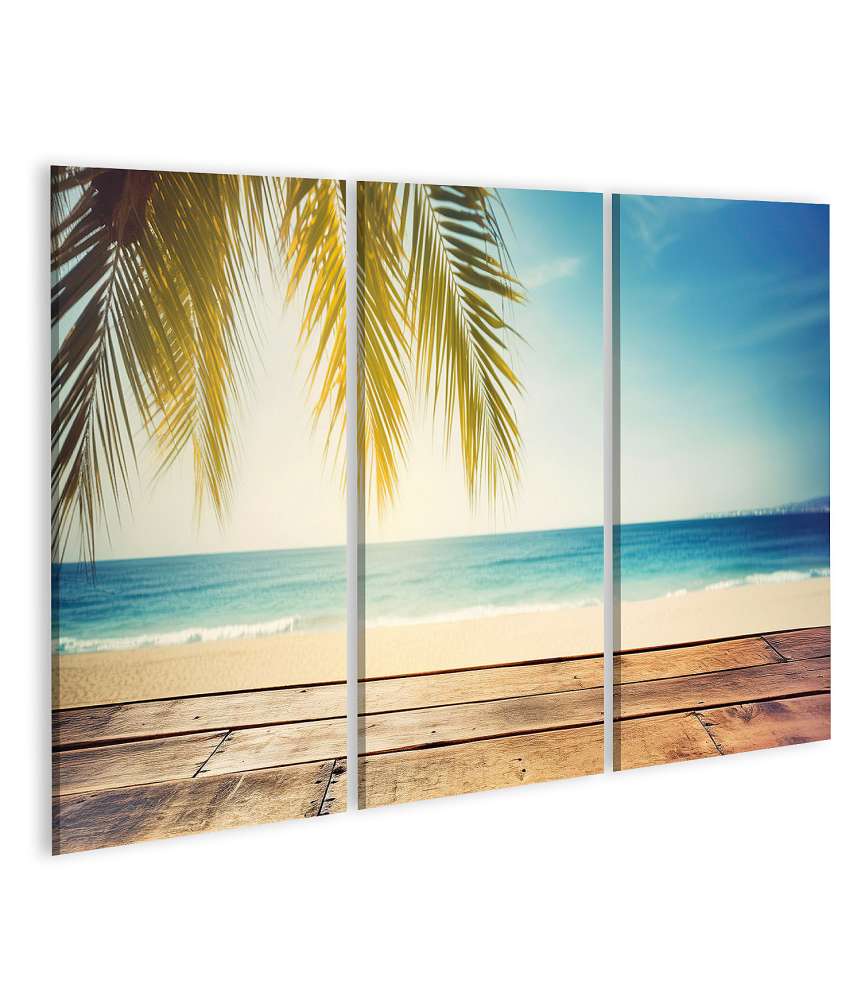 Islandburner Bild auf Leinwand Tropischer Strand mit Sand, blauem Himmel und Palmenblatt auf Holzbrett