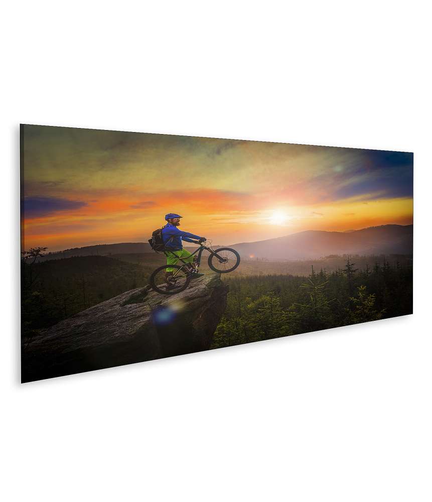 Islandburner Bild auf Leinwand Mountainbiker genießt Sonnenuntergang auf Cross-Country-Downhill-Tour