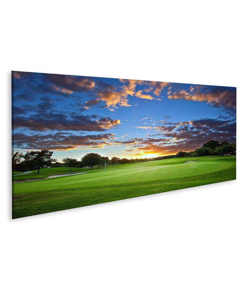 Islandburner Bild auf Leinwand Atemberaubender Sonnenuntergang über einem Golfplatz in lebhaften Farben