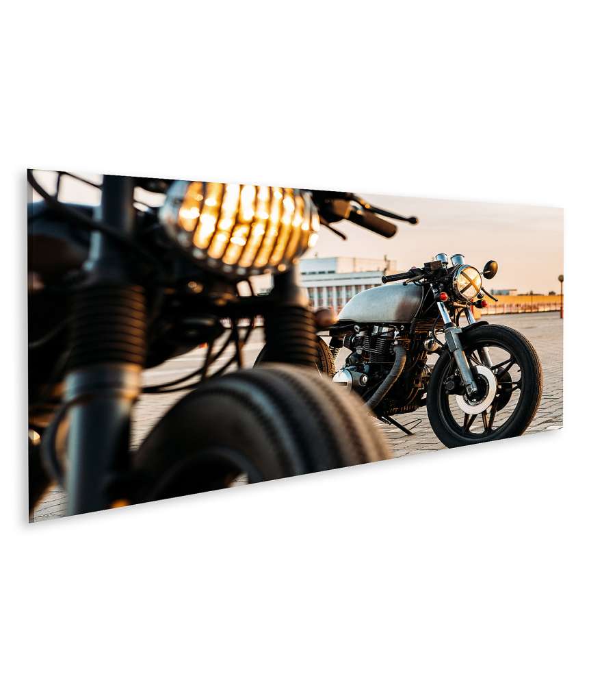 Islandburner Bild auf Leinwand Retro Custom-Motorrad Cafe Racer mit eingeschalteten Lampenlichtern