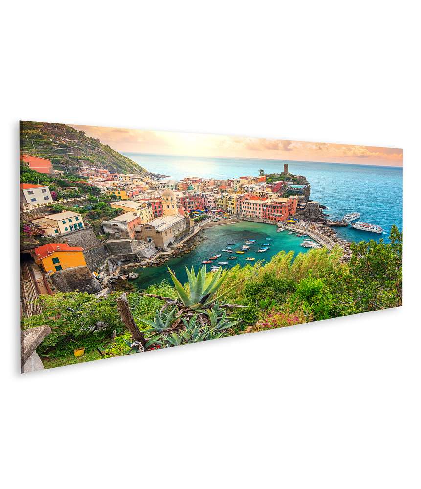 Islandburner Bild auf Leinwand Atemberaubender Sonnenaufgang über dem malerischen Dorf Vernazza, Cinque Terre, Italien