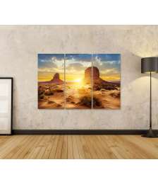 Bild auf Leinwand Atemberaubender Sonnenuntergang bei den Sisters im Monument Valley, USA