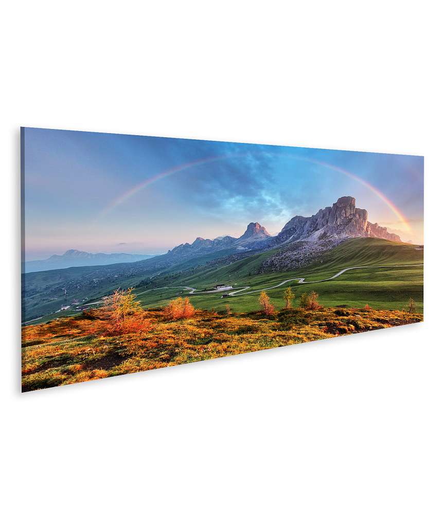 Islandburner Bild auf Leinwand Idyllische Alpenlandschaft mit Bergen und Regenbogen Wandbild