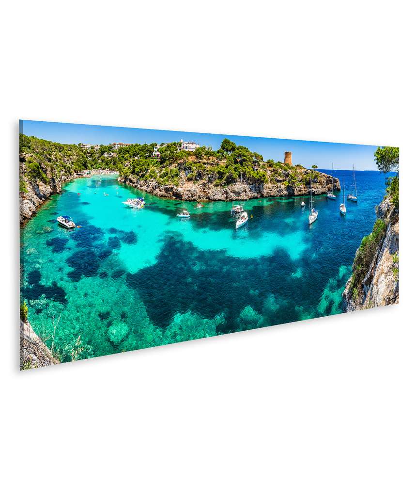 Islandburner Bild auf Leinwand Panoramablick auf die malerische Bucht und den Strand von Cala Pi, Mallorca