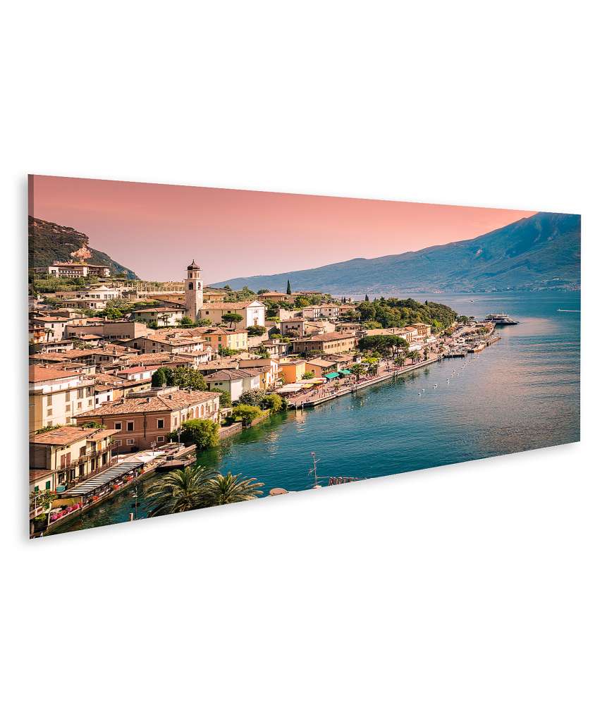 Islandburner Bild auf Leinwand Panoramablick auf Limone Sul Garda, malerische Kleinstadt am Gardasee, Italien