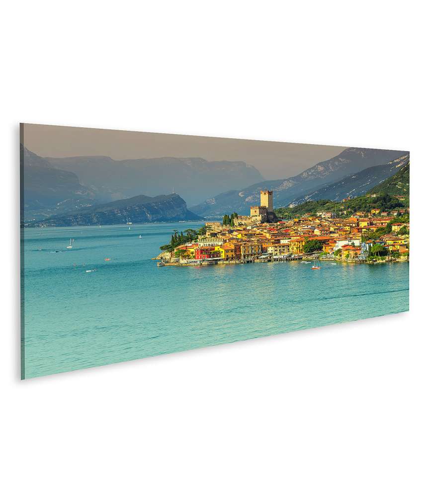 Islandburner Bild auf Leinwand Atemberaubendes Wandbild: Gardasee mit hohen Bergen, Malcesine, Mittelmeer