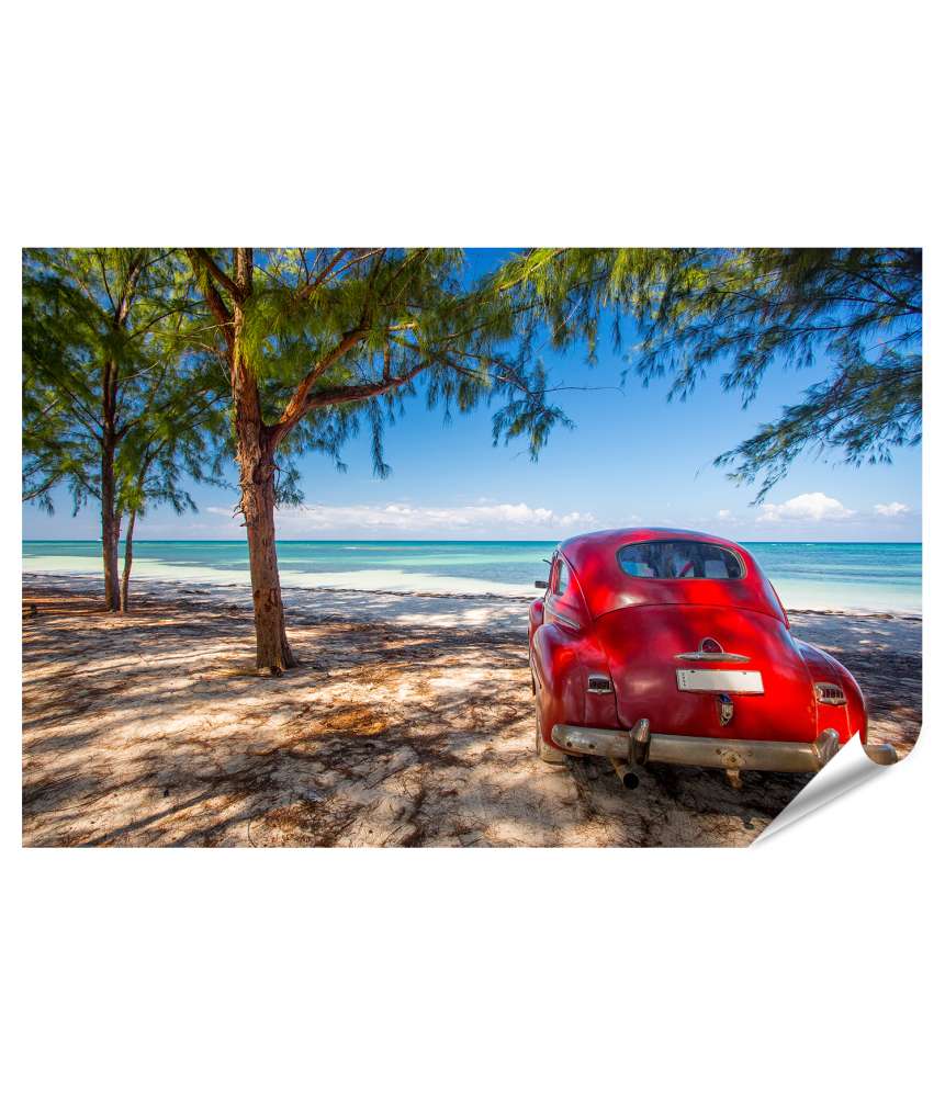 Islandburner XXL Premium Poster Rotes Oldtimer-Auto am Strand in Kuba als Wandbild