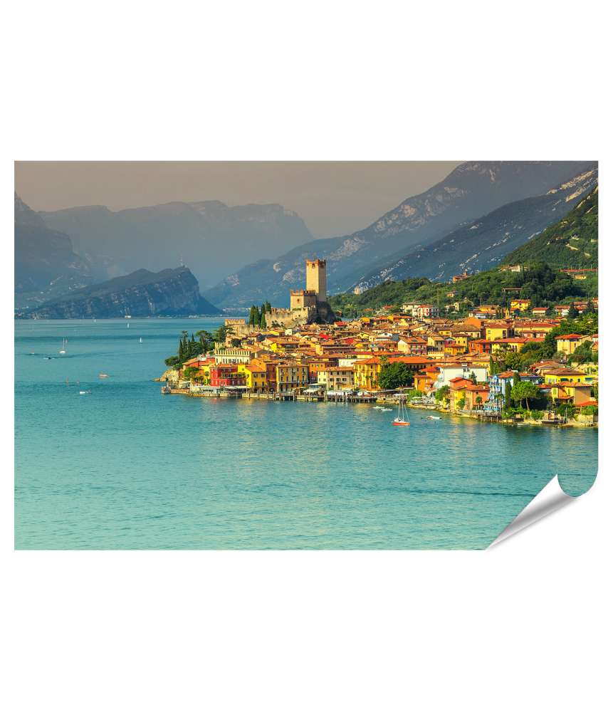 Islandburner XXL Premium Poster Atemberaubendes Wandbild des Touristenresorts Malcesine, Gardasee, Italien