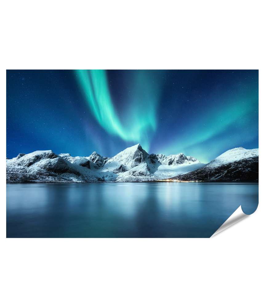 Islandburner XXL Premium Poster Nordlichter reflektieren auf Berglandschaft der Lofoten Inseln, Norwegen