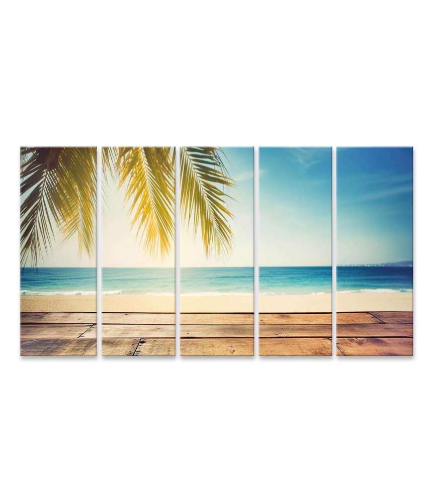 Islandburner Bild auf Leinwand Tropischer Strand mit Sand, blauem Himmel und Palmenblatt auf Holzbrett