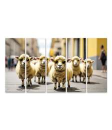 Bild auf Leinwand Gruppe von Schafen mit gelben Sonnenbrillen schlendert durch die Stadt