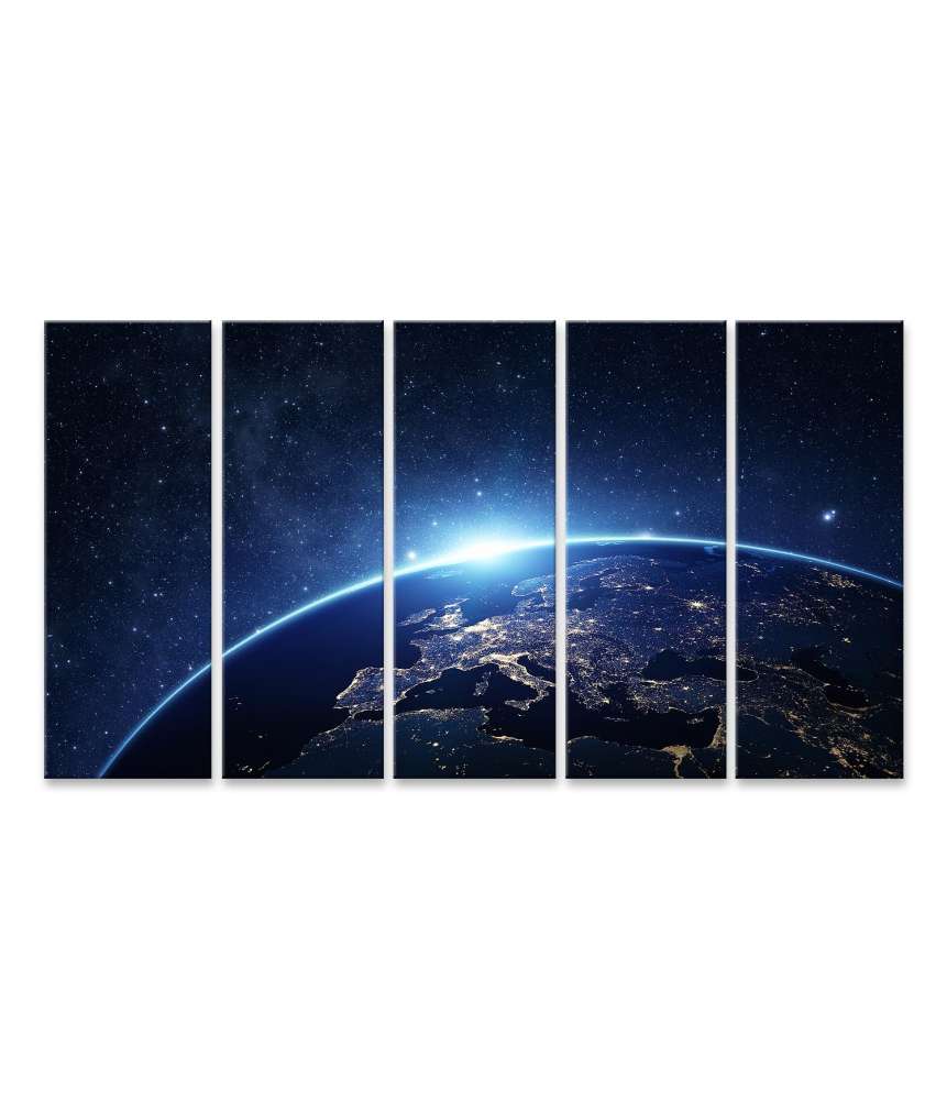 Bild auf Leinwand Nachtansicht der Erde aus dem Weltraum - NASA Wandbild für Kinderzimmer